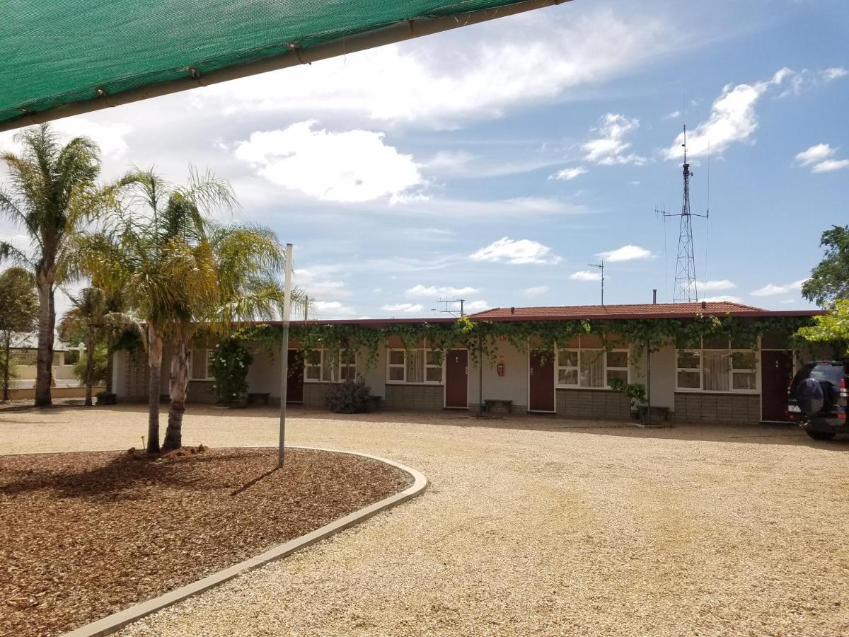 Winkie Glossop Motel المظهر الخارجي الصورة