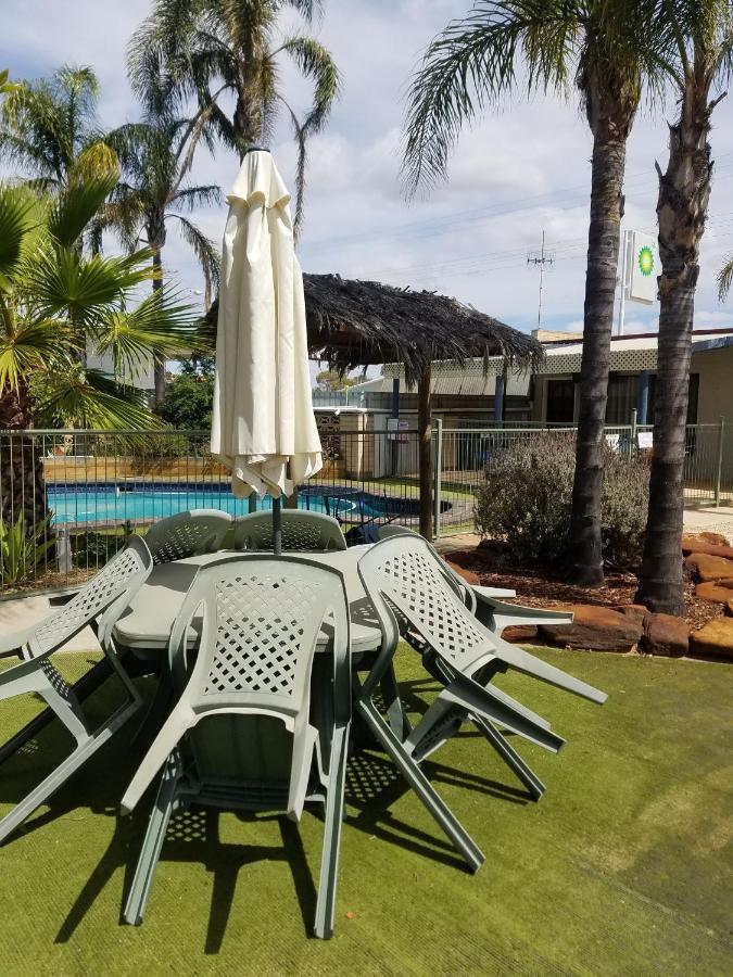 Winkie Glossop Motel المظهر الخارجي الصورة